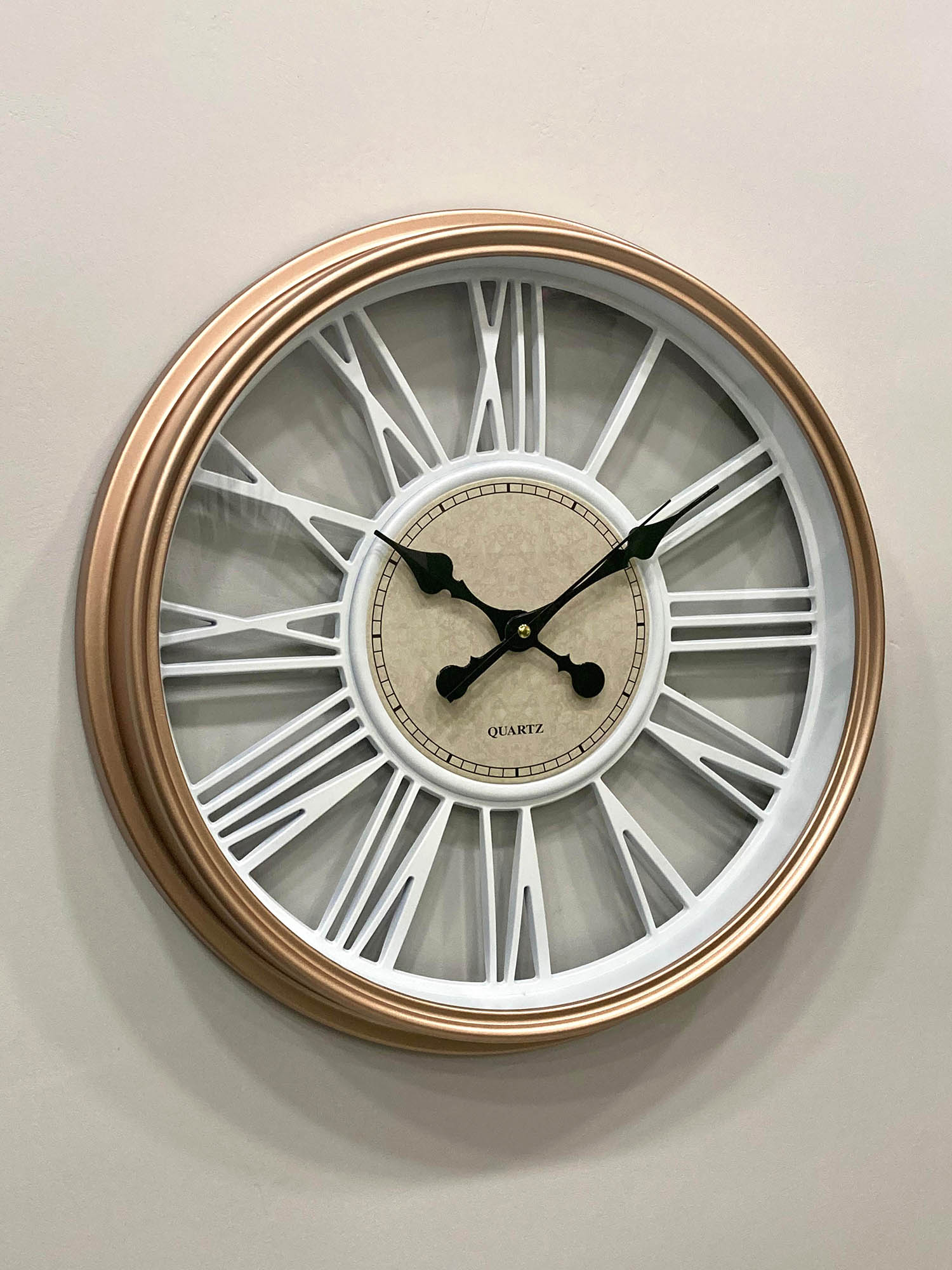 Modern wall clock for living room décor