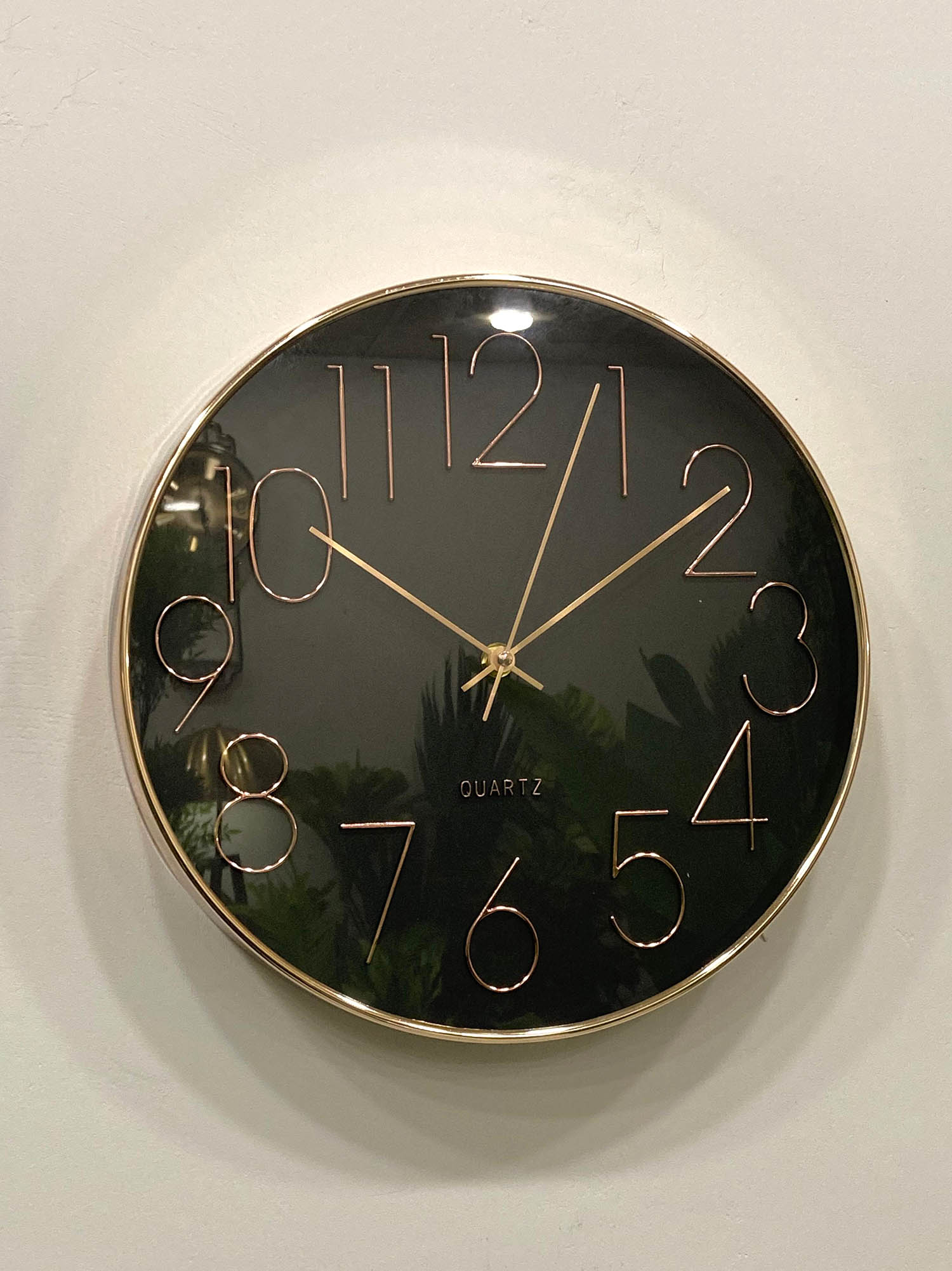 Modern wall clock for living room décor