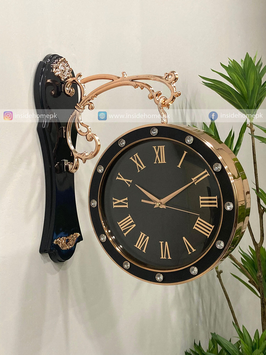 Modern wall clock for living room décor