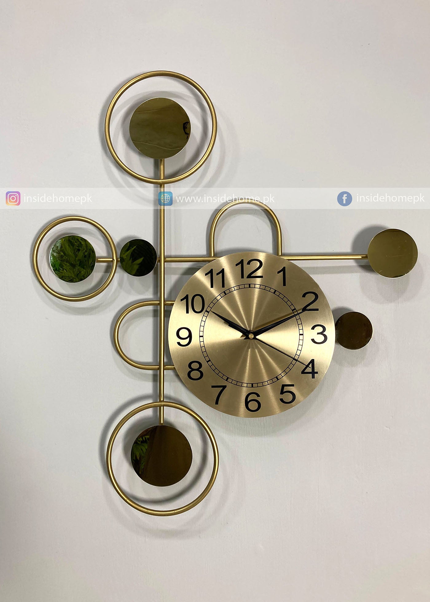 Modern Modern wall clock for living room décor with gold and bronze design on a white background